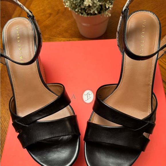 Ivanka Trump Black Wedge Sandals with Open Toe and Platform - Picture 2 of 9
